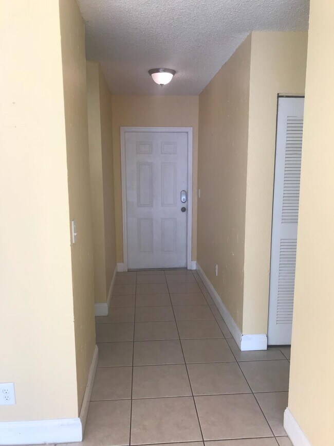 Building Photo - 10323 Boca Bend W