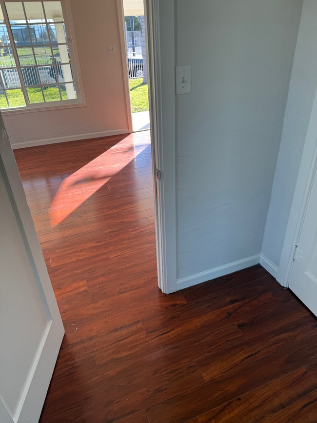 Building Photo - 411 Grand Ave