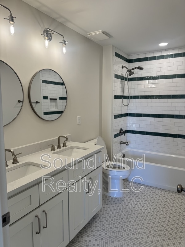 Building Photo - 204 Landmark Dr