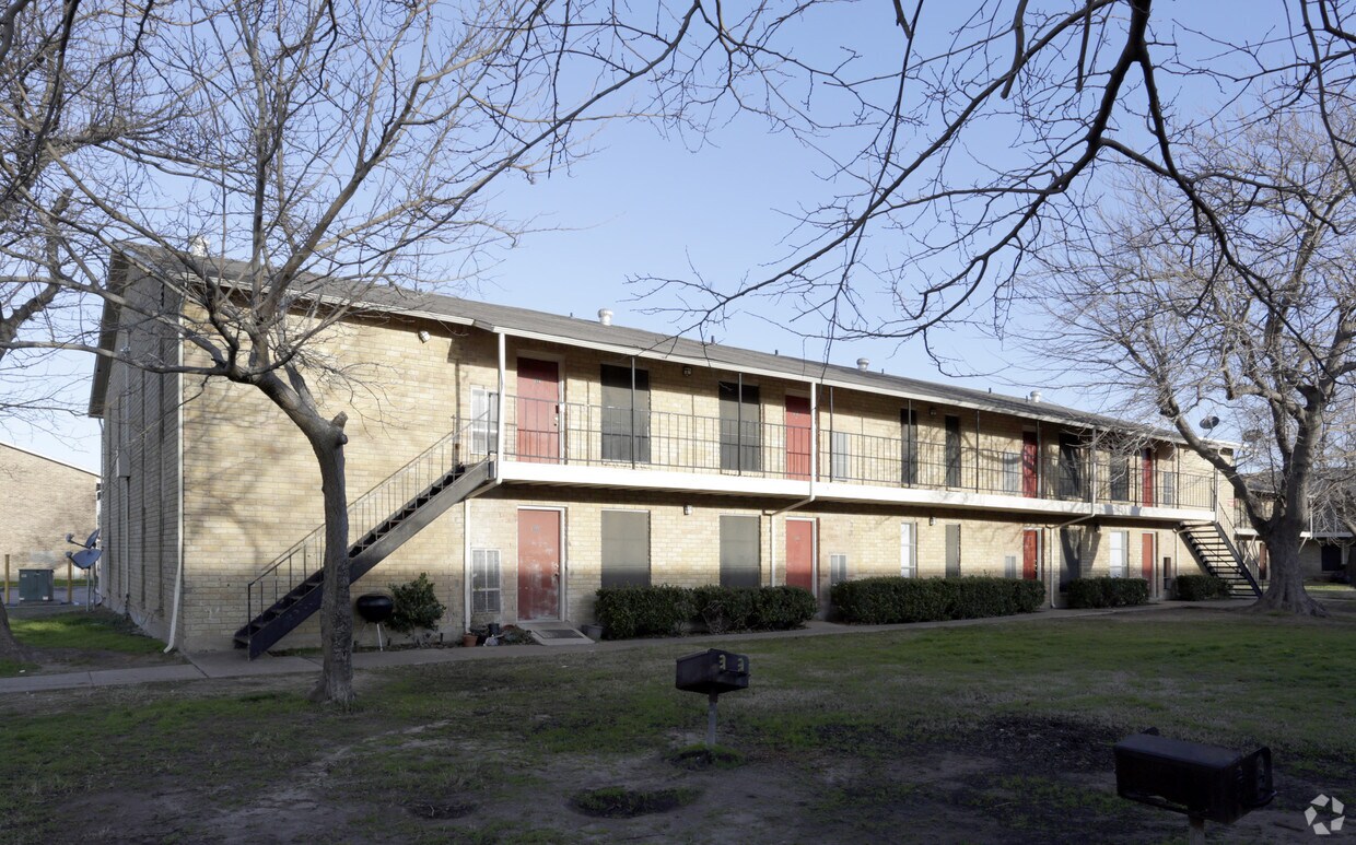 Foto del edificio - Bridle Path Apartments