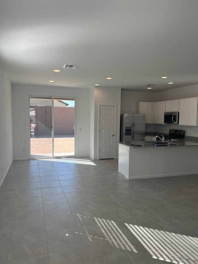 Living/dining - 2325 W Chanute Pass