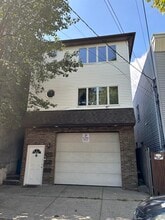 Building Photo - 9 Meadow St