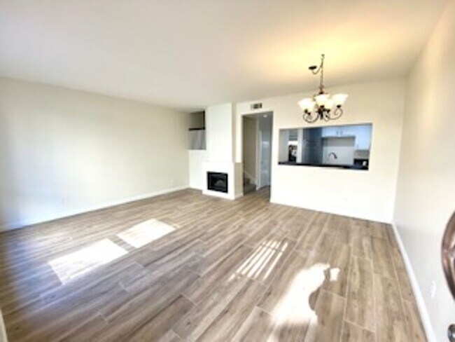 Foto del edificio - *Coming Soon!*  Remodeled 3 bedroom townho...