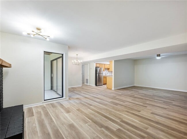 Foto del edificio - 605 Candler St