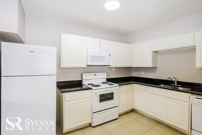 Building Photo - This adorable home is ready for you