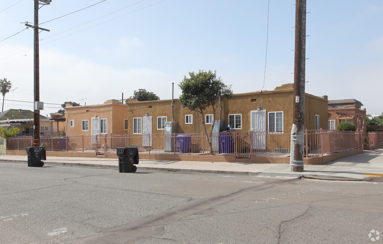 Foto principal - 2577 L St