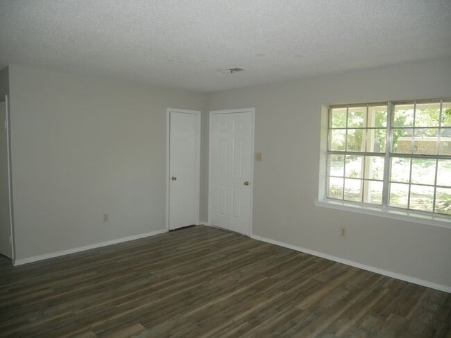 Building Photo - 5330 Lakeview Cove