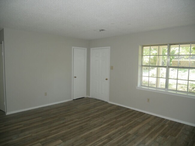 Foto del edificio - 5330 Lakeview Cove