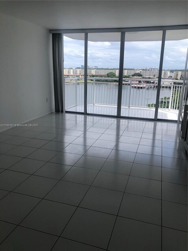 Foto del edificio - 18081 Biscayne Blvd