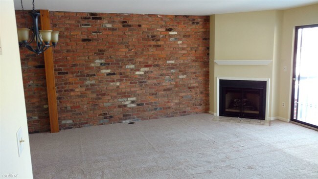 Building Photo - 702 S Brady Rd