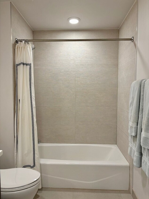 Primary Photo - Southwest Water Front One Bedroom W/All Am...