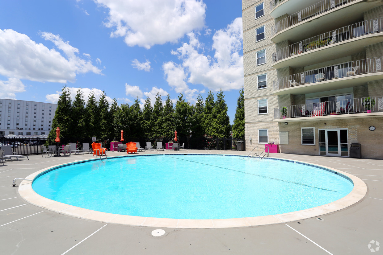 Plaza Apartments Jenkintown