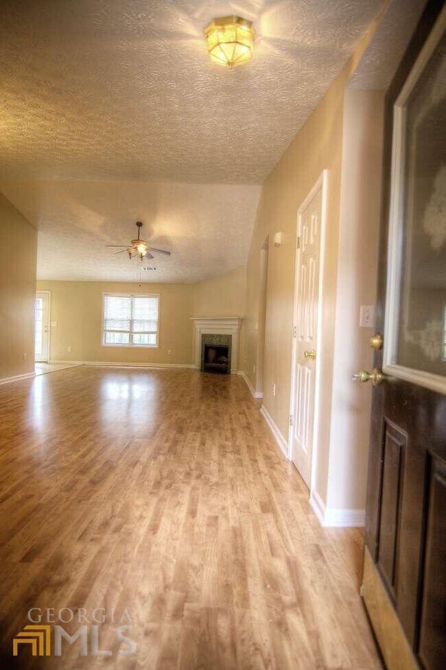 Foto del edificio - 38 Addison Ln