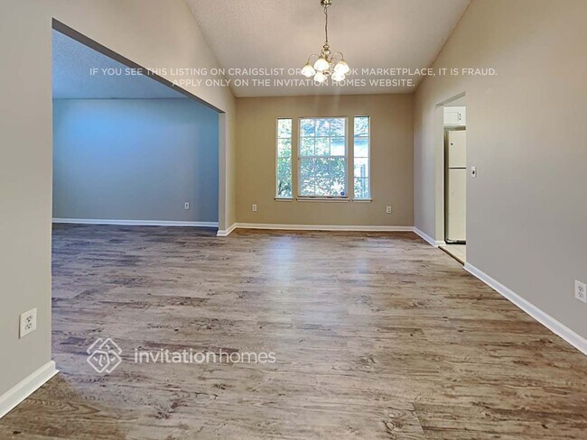 Building Photo - 3405 Charmont Dr