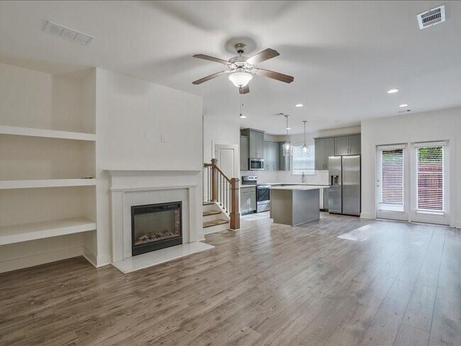 Foto del edificio - 6413 Shalks Xing Dr