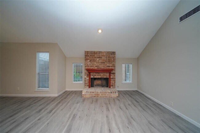 Foto del edificio - 5407 Oakhaven Ln