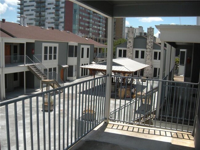 Foto del edificio - UT PRE-LEASE: 1 Bed / 1 Bath West Campus C...