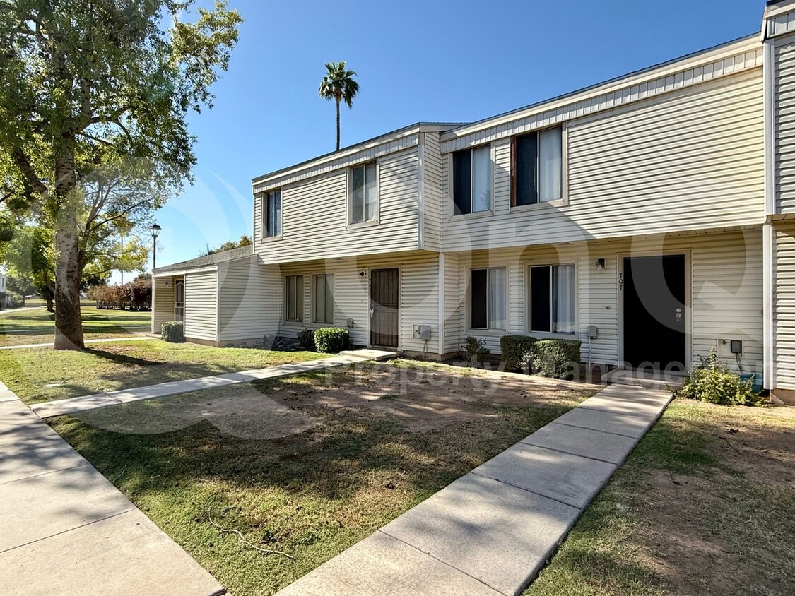 Primary Photo - 707 E Vaughn Dr