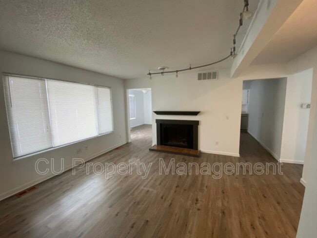 Building Photo - 911 Laura Dr