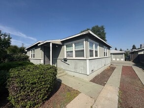 Building Photo - 500 N Hall St