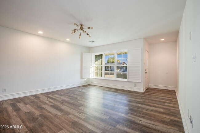 Foto del edificio - 2532 E Highland Ave