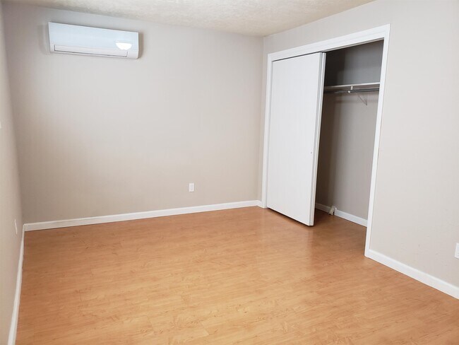 Building Photo - 2809 W Pleasanton Ave