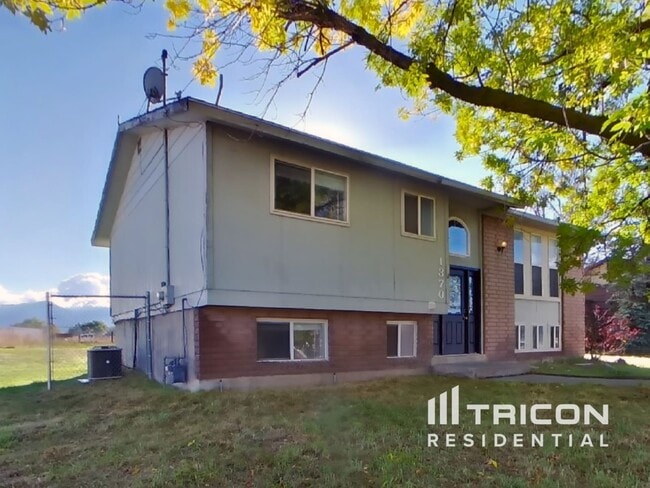 Building Photo - 1370 N 4700 W