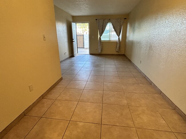 Foto del edificio - 5950 E Norland St