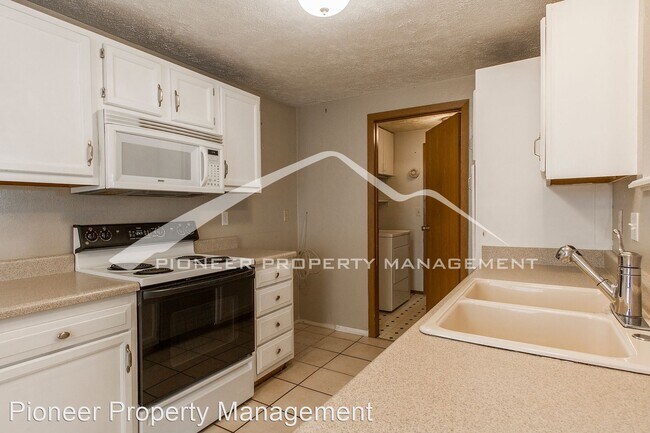Foto del edificio - 2 br, 2.5 bath House - 9351 Gray St.