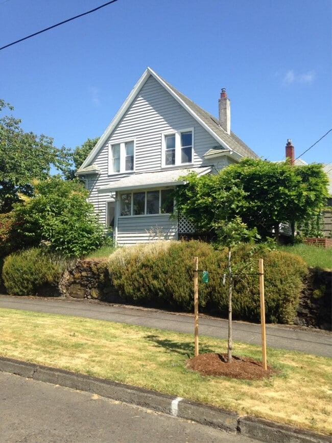 Building Photo - Charming 3 Bedroom, 2 Bath Home in Sellwoo...