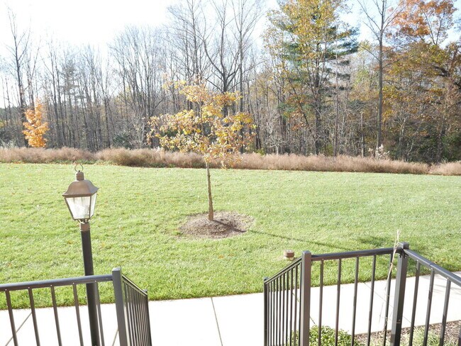 Building Photo - Gorgeous Townhome with 2 Car Garage locate...