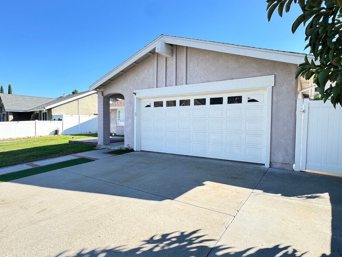 Foto principal - Mission Viejo Lease – 3 Bedrooms, 2 Bathro...