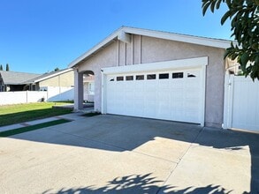 Building Photo - 26532 Ave Deseo