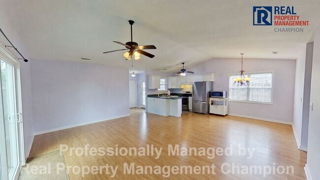 Building Photo - 3 BD/2 BA Open Plan with Vaulted Ceiling in Ogden