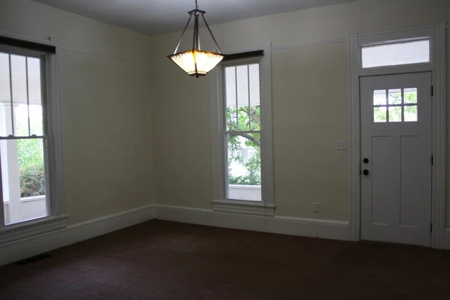 Foto del edificio - 311 E Cottage Grove Ave