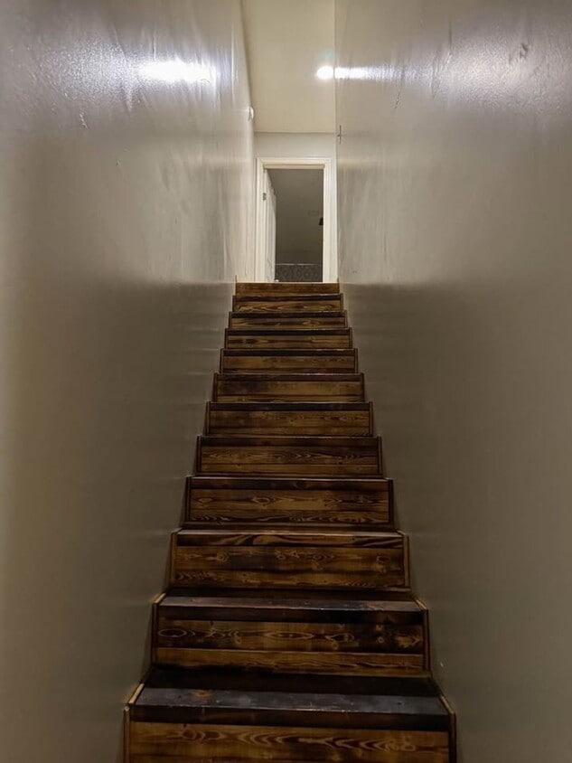 Building Photo - For Rent: 2 Bed / 1.5 Bath Townhouse – Pie...