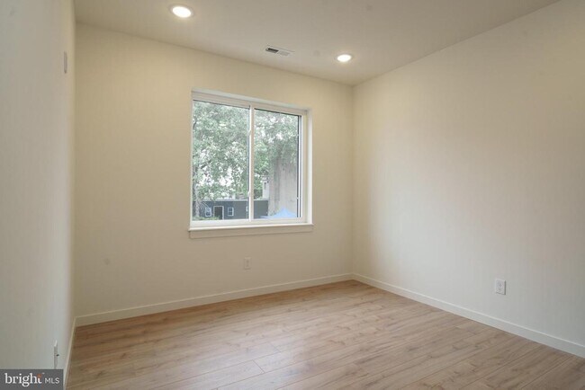 Foto del edificio - 2733 N Front St