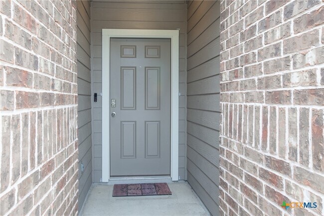 Building Photo - 2125 Silver Maple