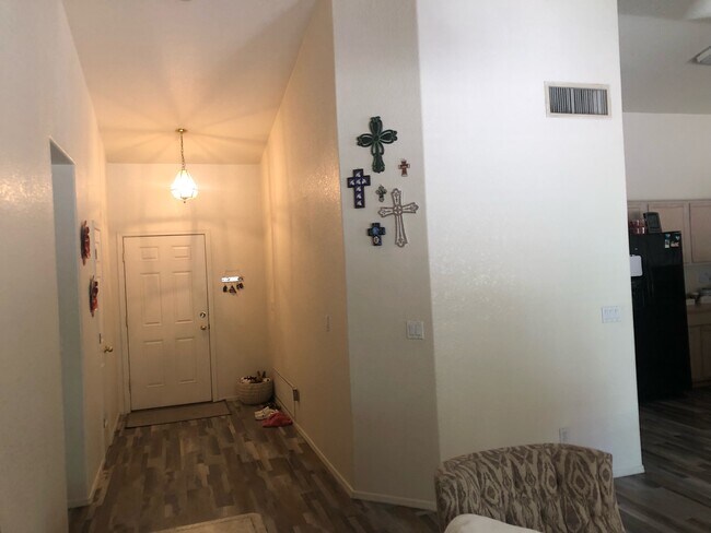 Building Photo - 901 N Silverleaf Oak Pl