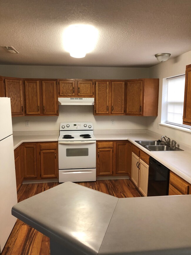 Kitchen - 1814 Phillips Dr