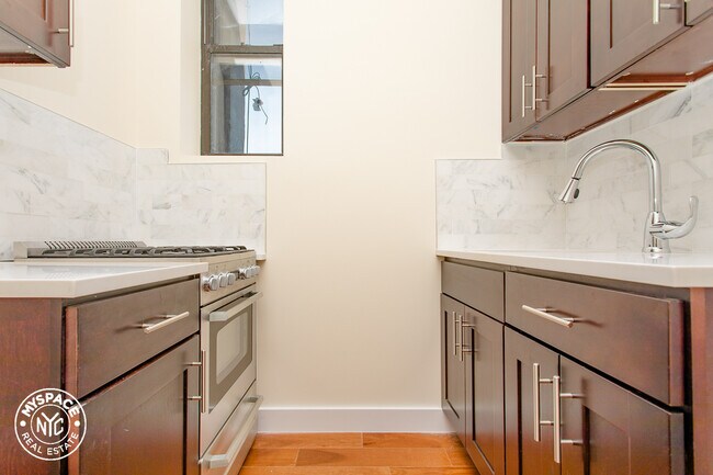 Building Photo - 1044 Flushing Ave