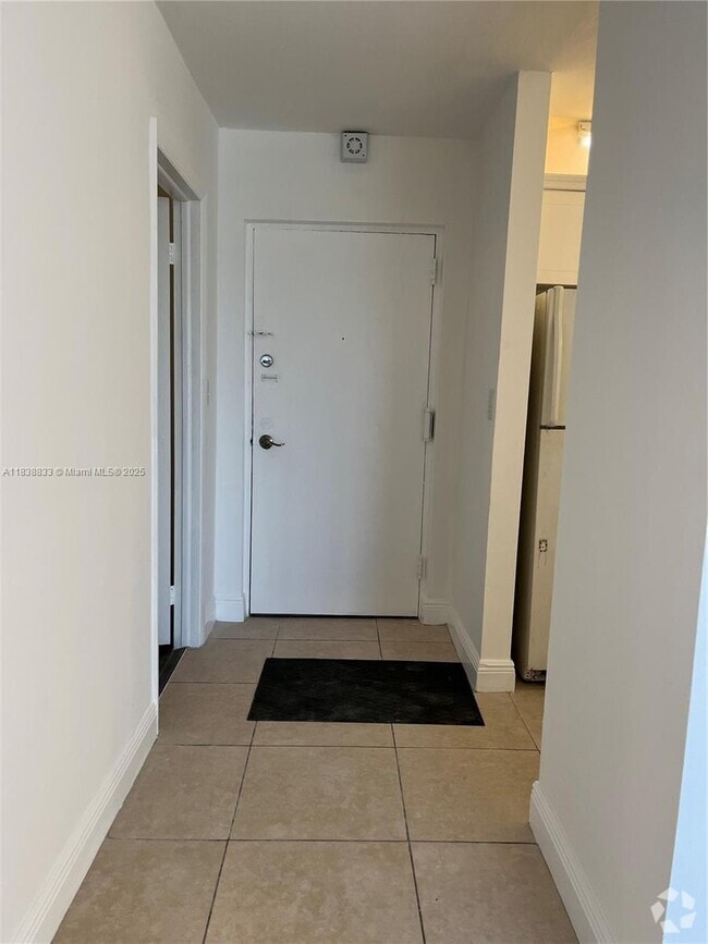 Building Photo - 14830 Naranja Lakes Blvd