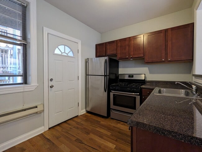 Foto del edificio - 4417 N Wolcott Ave