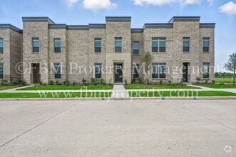 Building Photo - 2117 Luna Dr