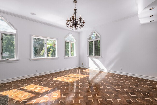 Building Photo - 2334 Benedict Canyon Dr