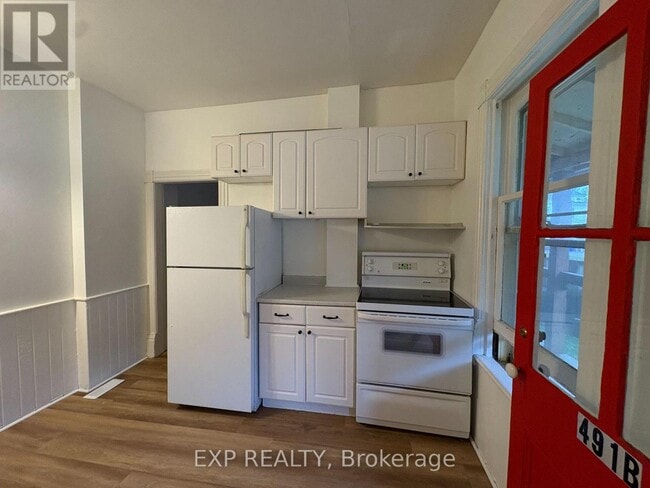 Building Photo - 491 Eagle St