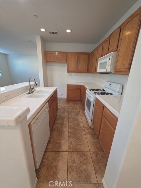 Building Photo - 2035 E Harvard Privado