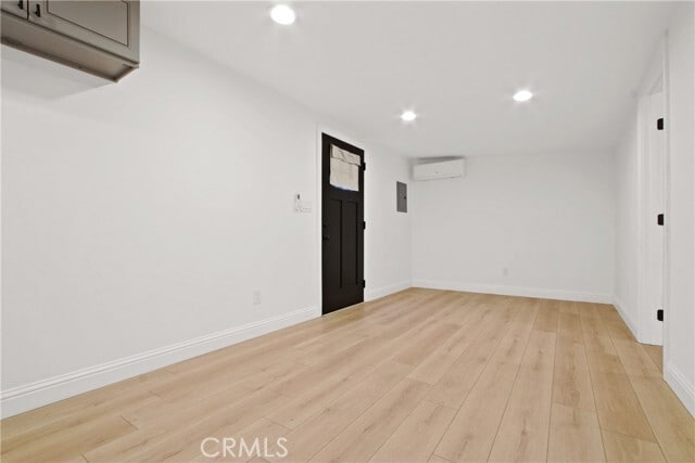 Building Photo - 1558 W 105th St