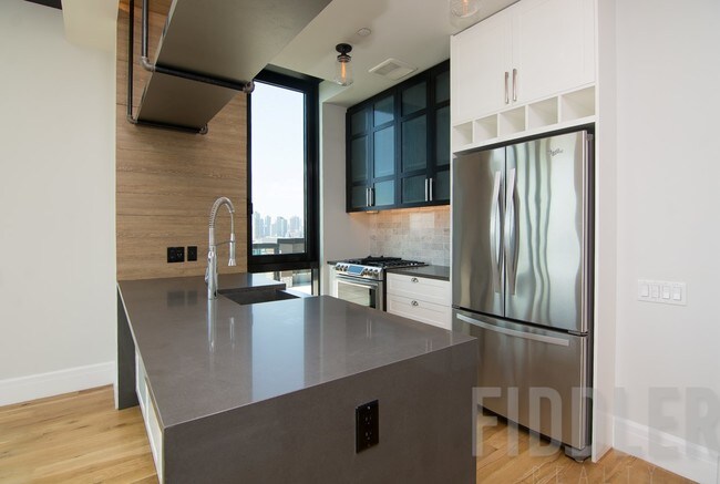 Building Photo - 44-41 Purves St