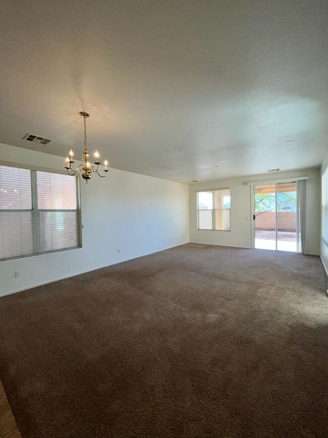 Foto del edificio - **COMING SOON 10/03/2025**4-Bedroom Home i...